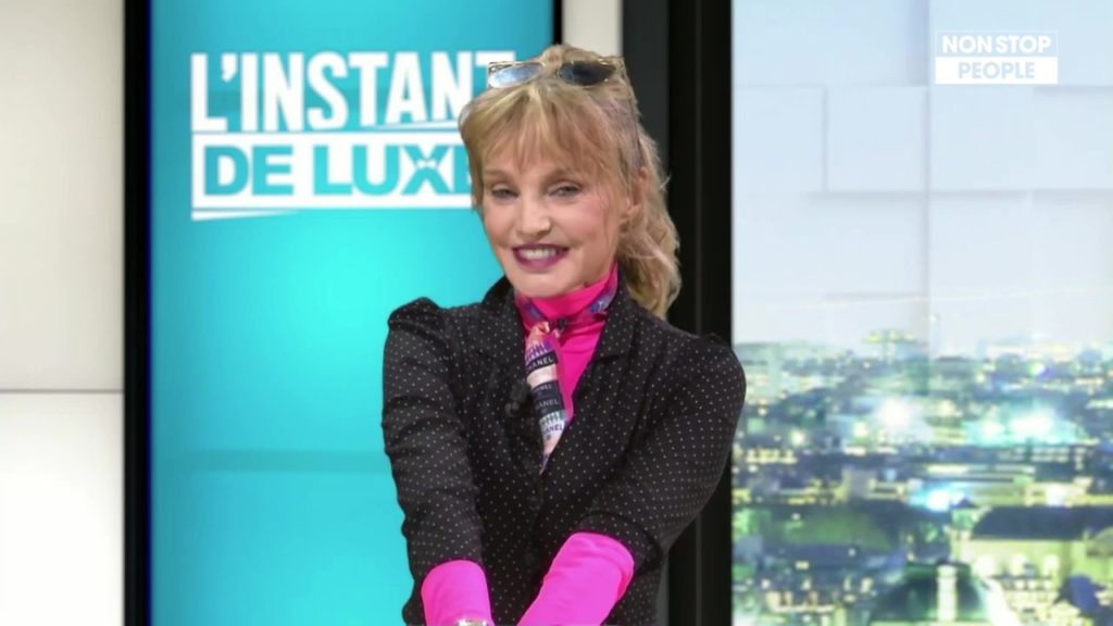 Arielle Dombasle sur le plateau de l'émission L'Instant de Luxe