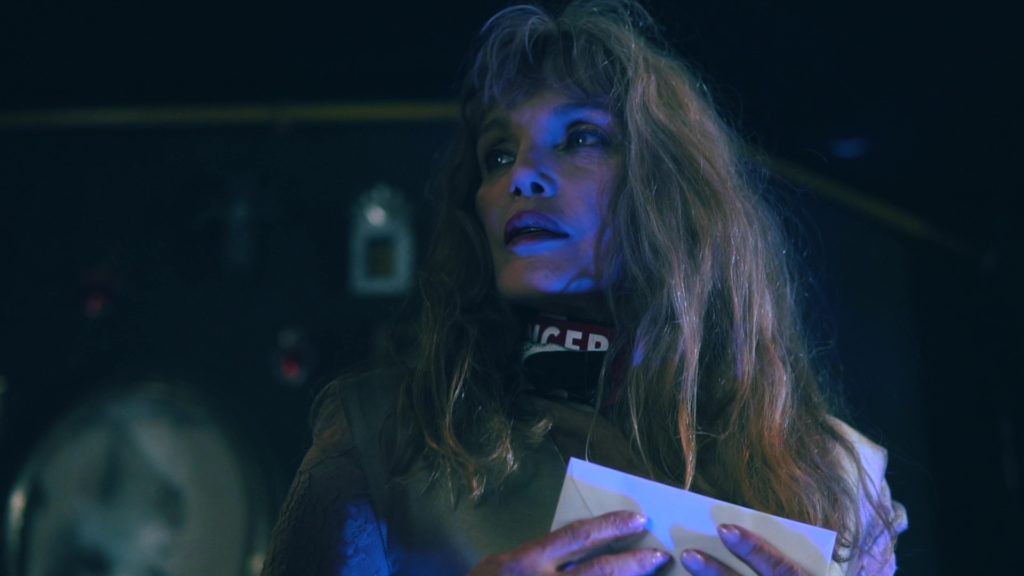 Arielle Dombasle dans le clip "Le Grand Hôtel"