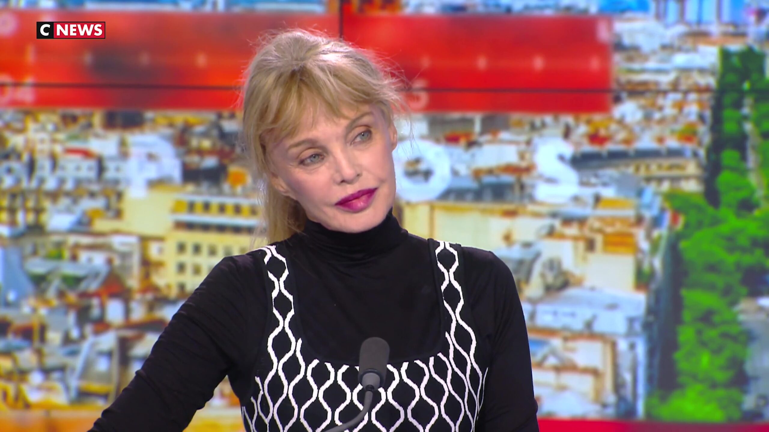 Arielle Dombasle Arielle Dombasle dans "L'Heure des Pros" Olympics